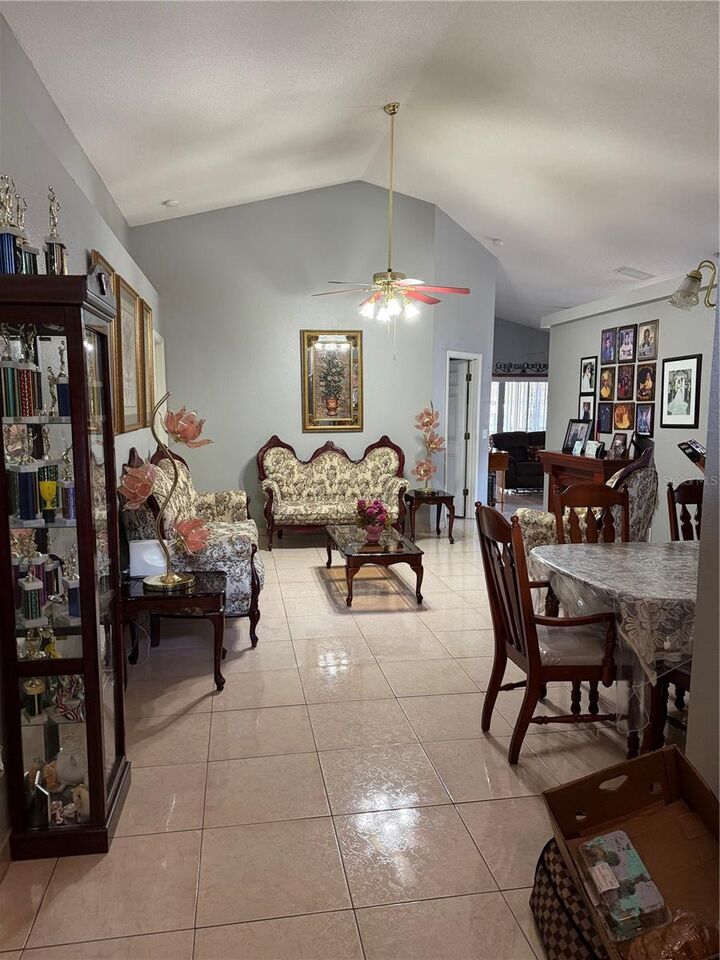 Property Photo: 5033 Foxcroft Court FL 32808