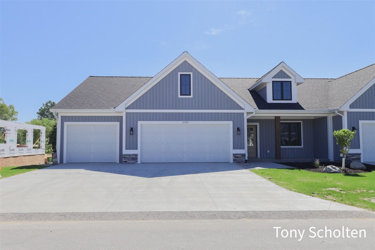 Property Photo: 6314 Blendon Woods Drive 20 MI 49426-7881