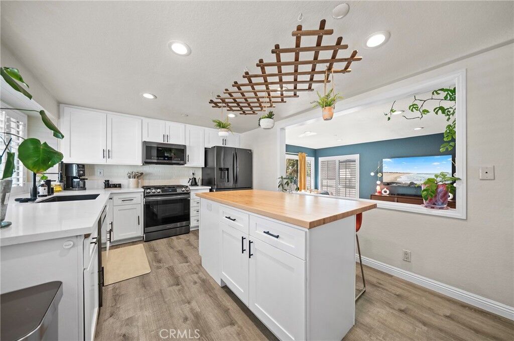 Property Photo:  148 S Seneca Circle 24  CA 92805 