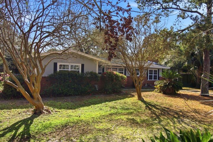 Property Photo:  402 Navarre Street  FL 32563 