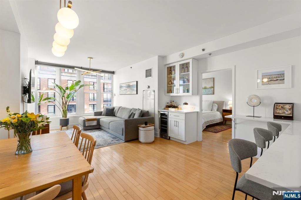 Property Photo:  1125 Maxwell Lane 402  NJ 07030 