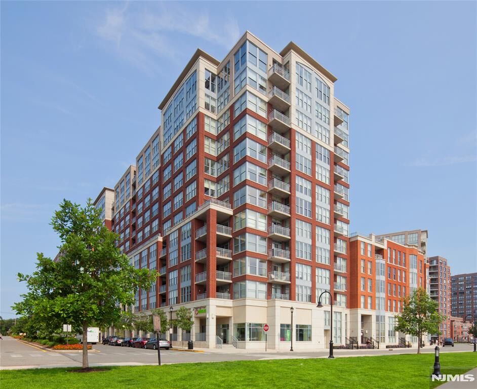 Property Photo:  1125 Maxwell Lane 402  NJ 07030 