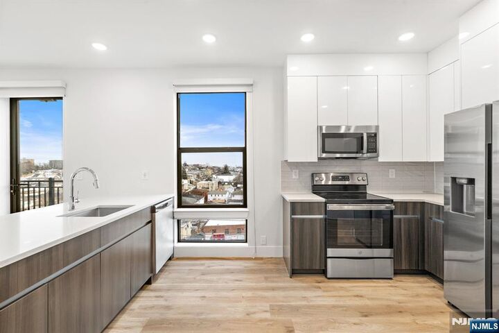 Property Photo:  333 Bergen Boulevard 422  NJ 07022 