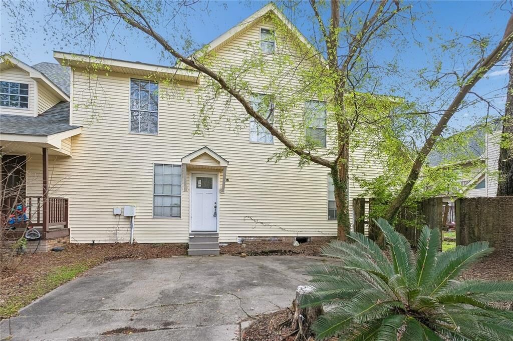 Property Photo: 112 Napoleon Avenue 30 LA 70460