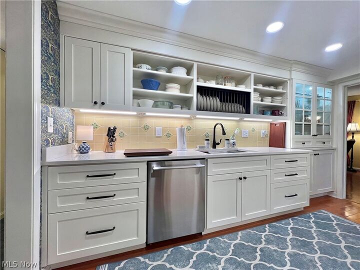 Property Photo:  13800 Fairhill Road 105  OH 44120 