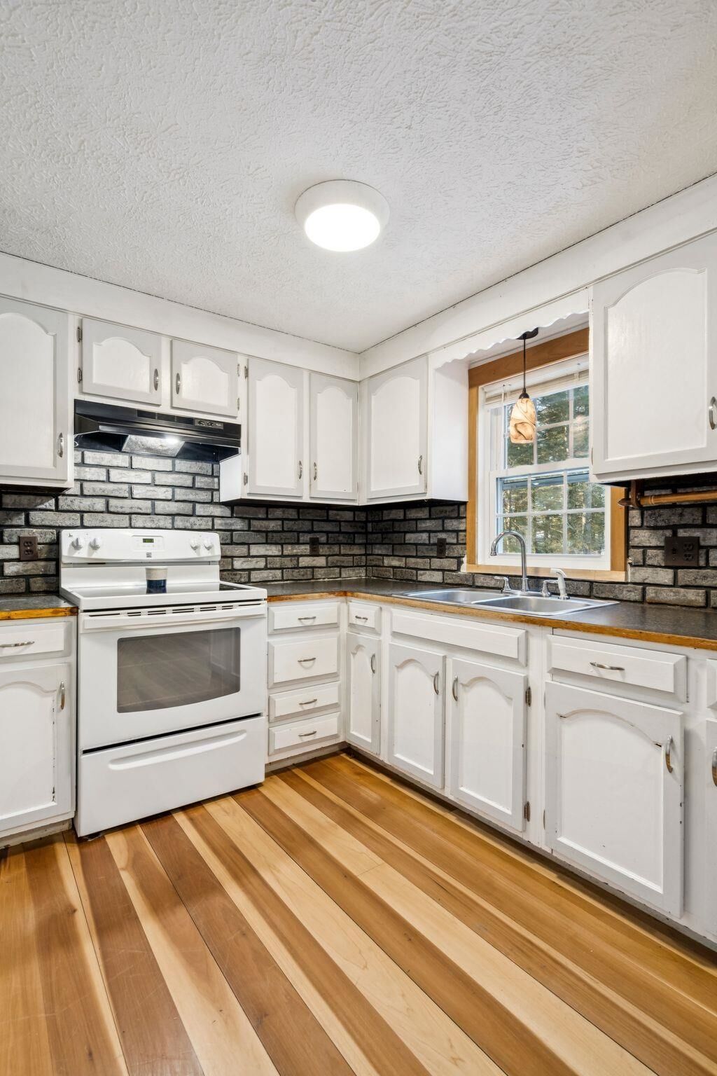 Property Photo:  24 Pine Meadow Drive  ME 03906 