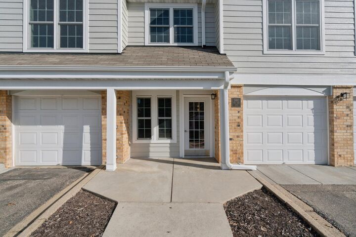 Property Photo:  5980 Chasewood Parkway 102  MN 55343 