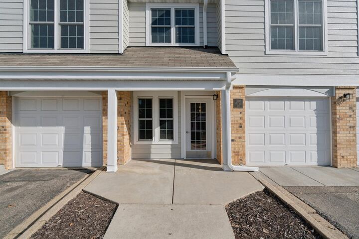 Property Photo:  5980 Chasewood Parkway 102  MN 55343 