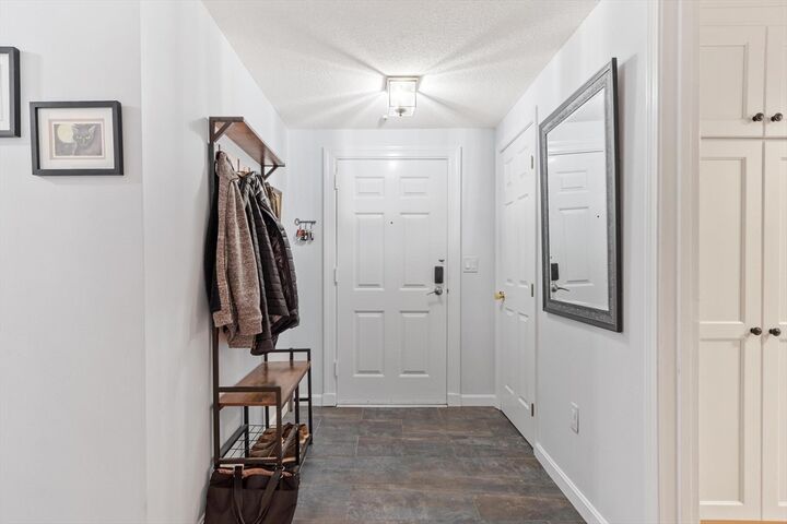 Property Photo:  12 Ledgewood Way 8  MA 01960 