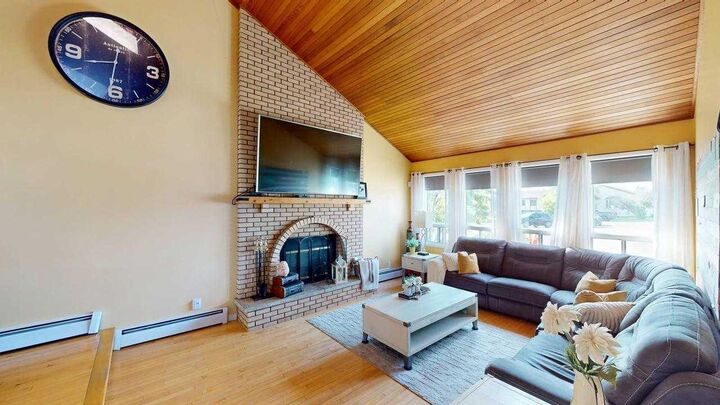Property Photo: 185 Oaks Bay AB T9K 1P9
