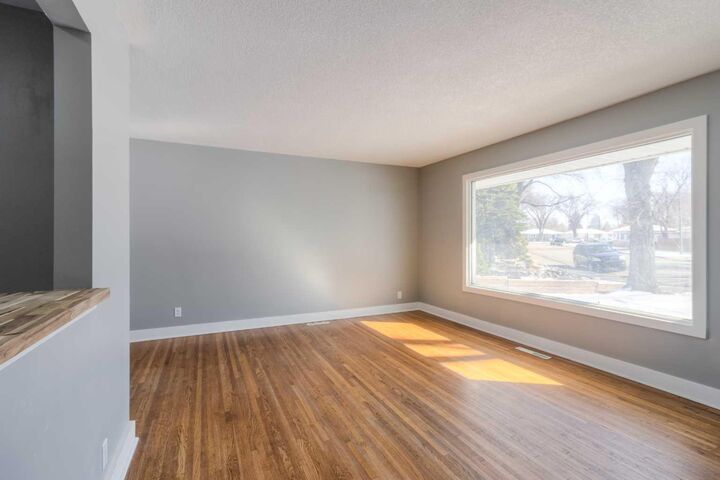 Property Photo: 220 23 Street S AB T1J 3M6