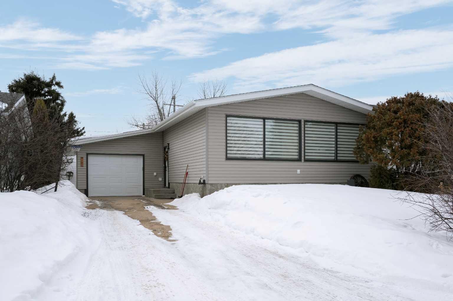 Property Photo: 5404 47 Avenue W AB T0B 1N0