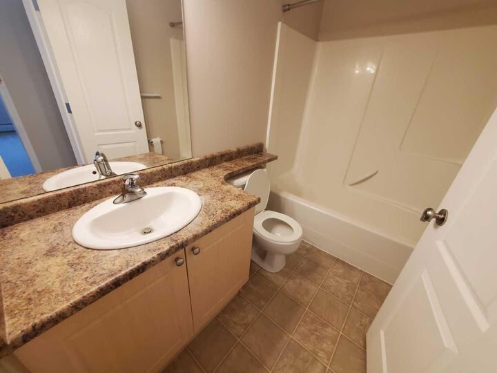 Property Photo:  1615 41 Street 411  AB T7E 0A7 