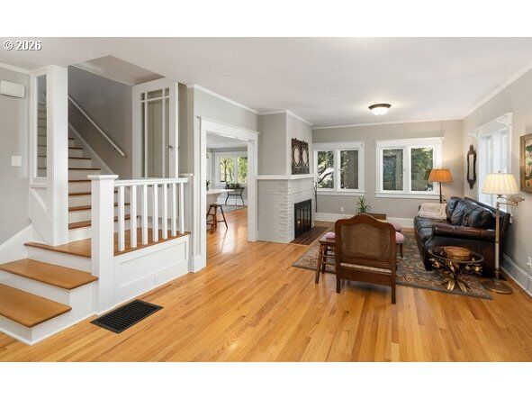 Property Photo:  4003 SW Hillsdale Ave  OR 97239 