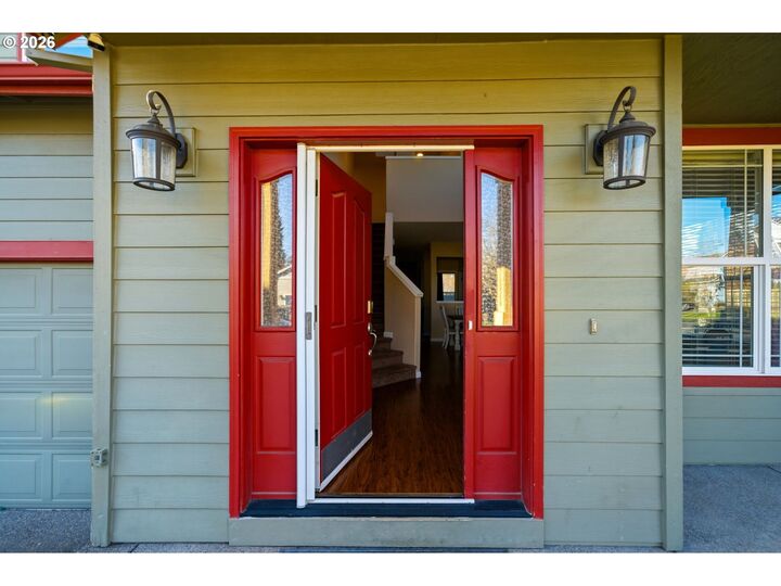 Property Photo: 19437 Provisioner Ct OR 97045