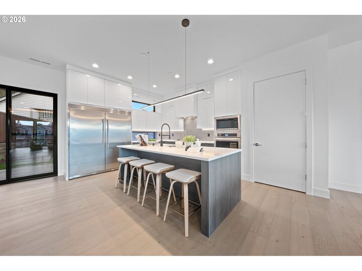 Property Photo:  2435 N R St  WA 98671 