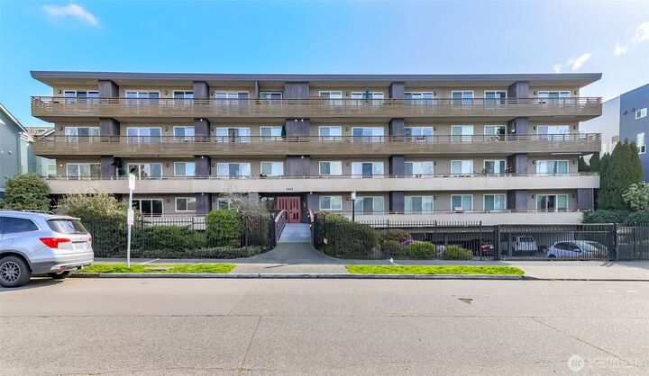 Property Photo: 4444 44th Avenue SW 405 WA 98116
