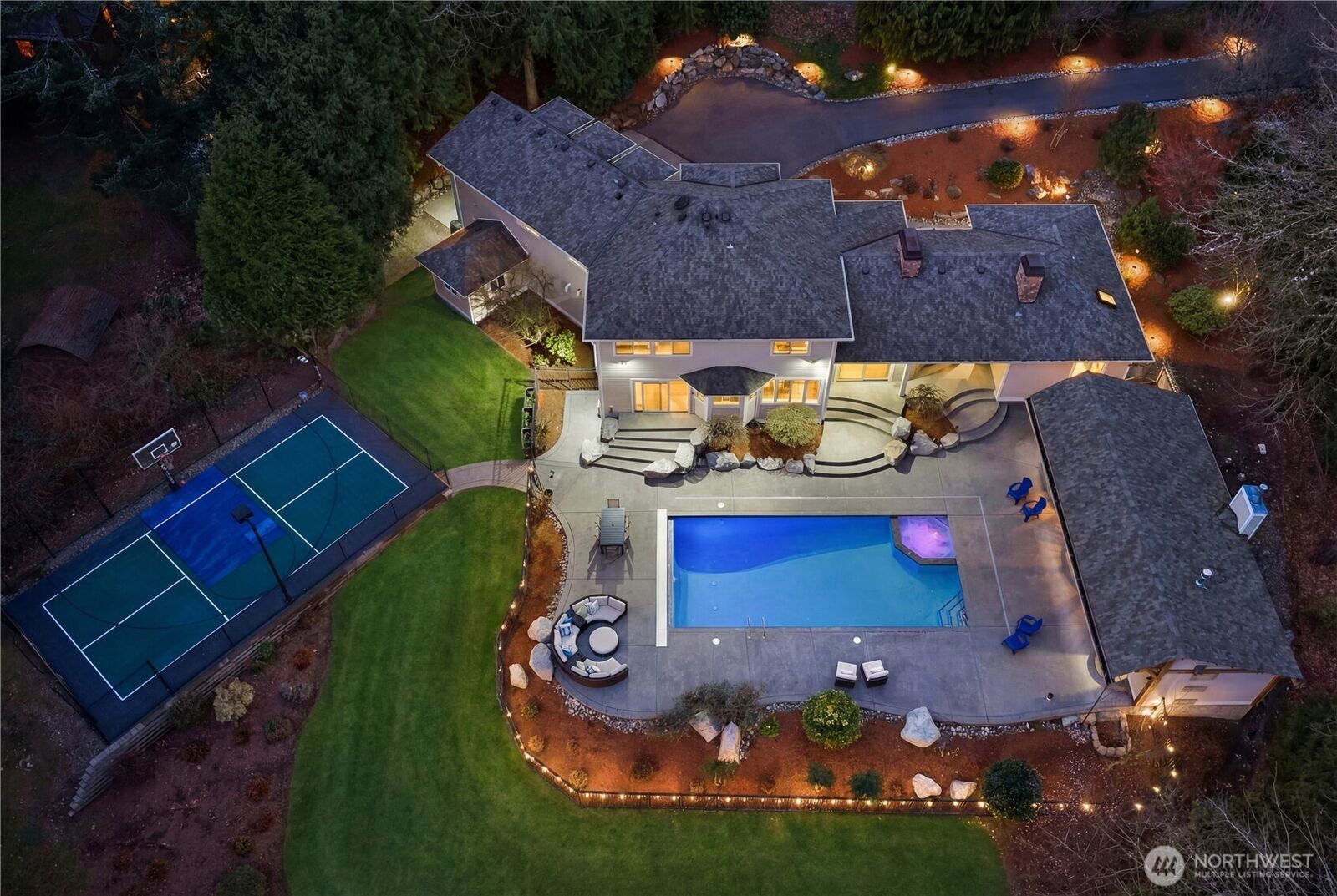 Property Photo:  21219 SE 39th Street  WA 98075 