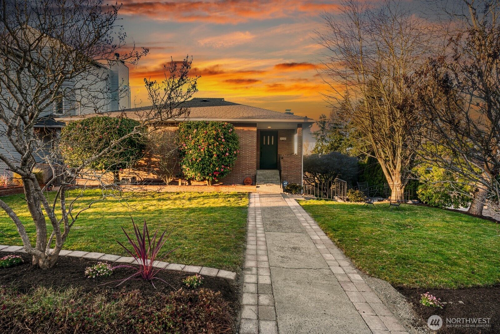 Property Photo:  3112 W Mansell Street  WA 98199 