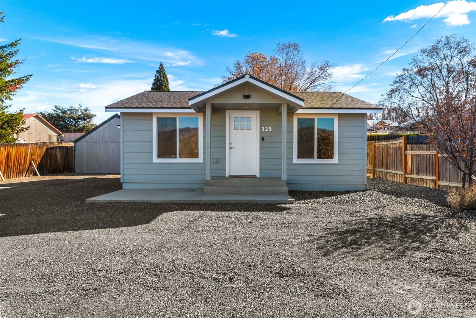 Property Photo:  325  Eastmont Ave  WA 98802 