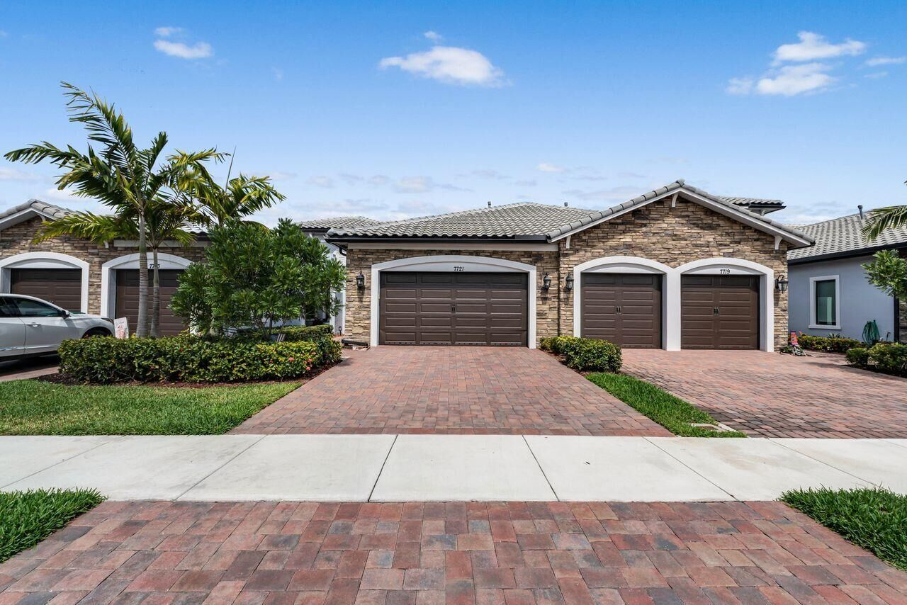 Property Photo:  7721 S Blue Spring Drive  FL 33067 