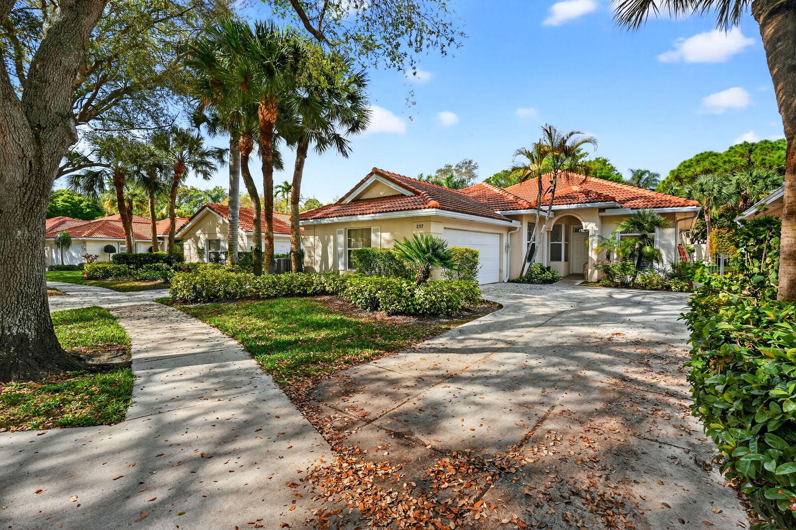 Property Photo:  217 E Tall Oaks Circle  FL 33410 