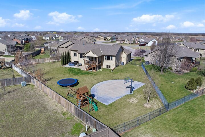 Property Photo:  2510 N Chelmsford Ct  KS 67228 