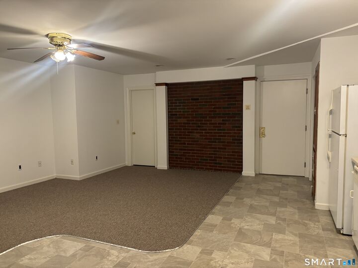 Property Photo: 10 Collins Street 10-D CT 06514