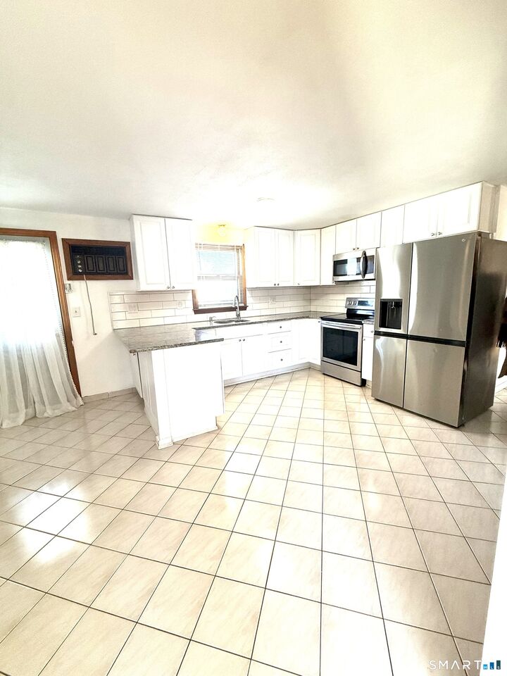 Property Photo:  189 Oakland Avenue  CT 06053 