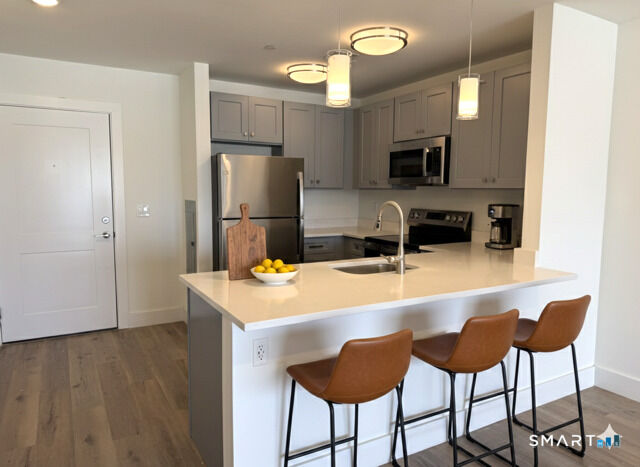 Property Photo:  414 Mather Street 2D  CT 06514 