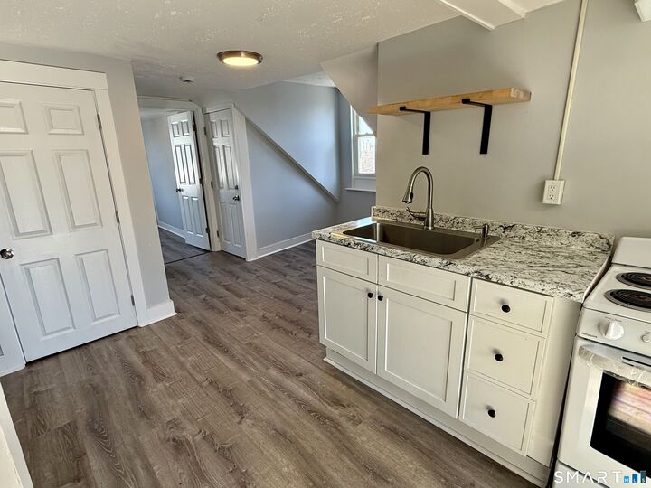 Property Photo:  205 Shaw Street 3  CT 06320 