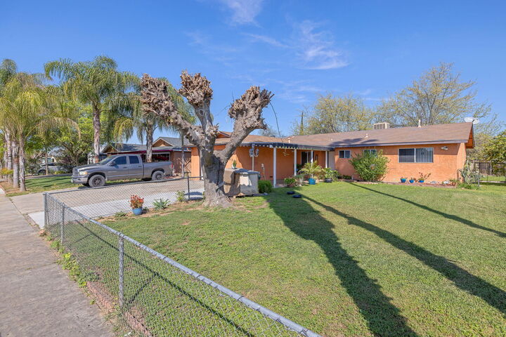 Property Photo:  605 Stanley Street  CA 93221 