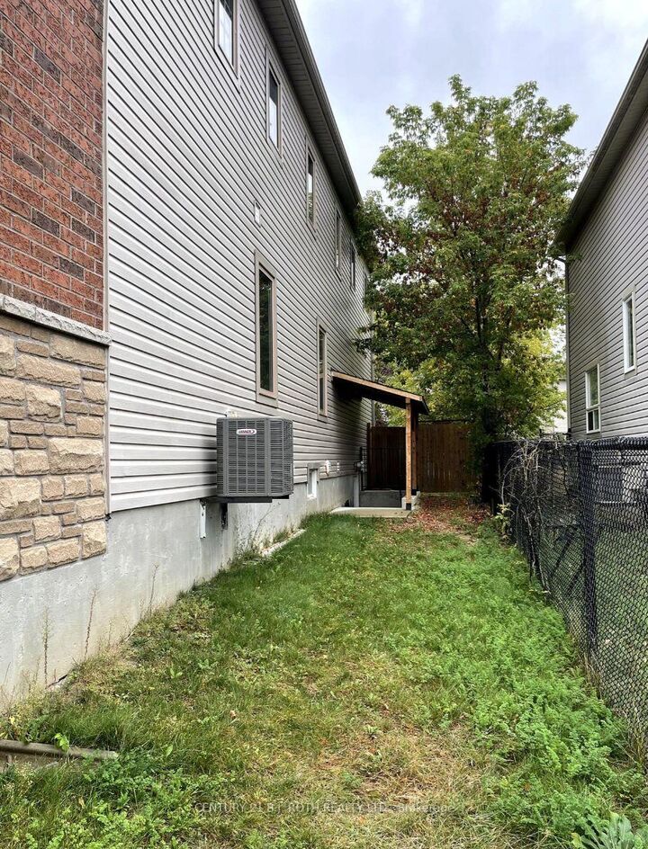 Property Photo:  60 Sasco Way  ON L0M 1B0 