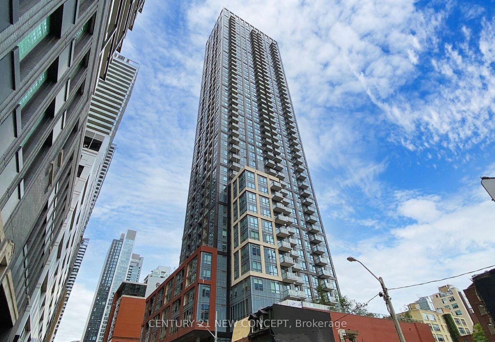 Photo de la propriété: 108 Peter Street 2215 ON M5V 0W2