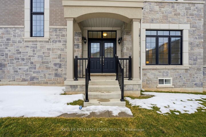 Property Photo: 132 Settlers Road E ON L6H 0Y3