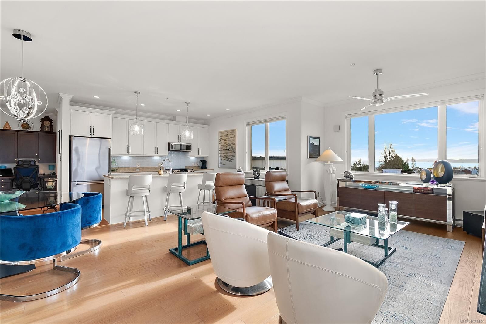 Property Photo:  2409 Bevan Ave Ph403  BC V8L 0C3 