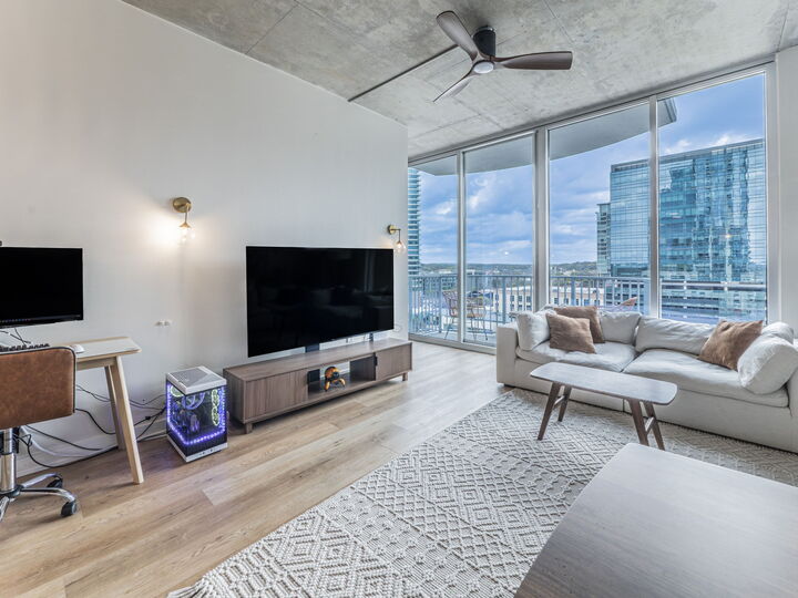 Property Photo:  360 Nueces Street 1018  TX 78701 