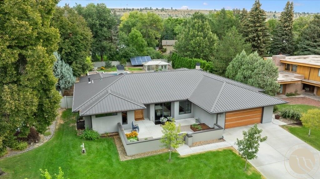 Property Photo: 1833 Iris Lane MT 59102