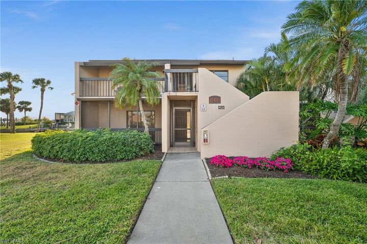 Property Photo:  15481 Admiralty Cir 4  FL 33917 