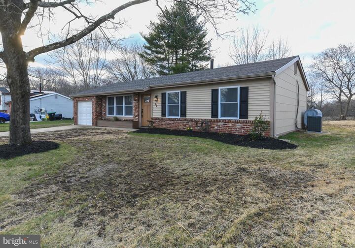 Property Photo:  10 Ivy Lane  NJ 08081 