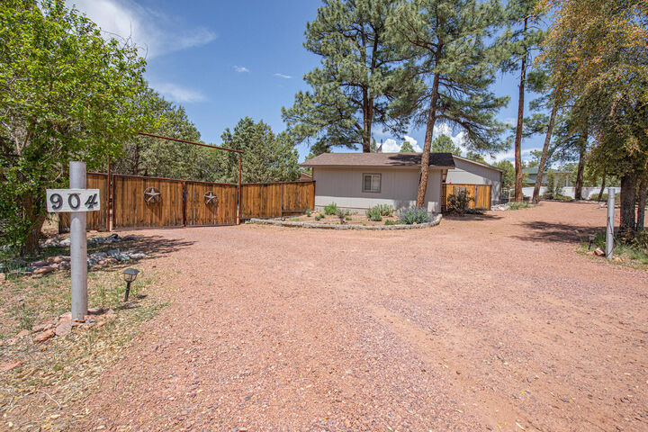 Property Photo: 904 N McLane Road AZ 85541