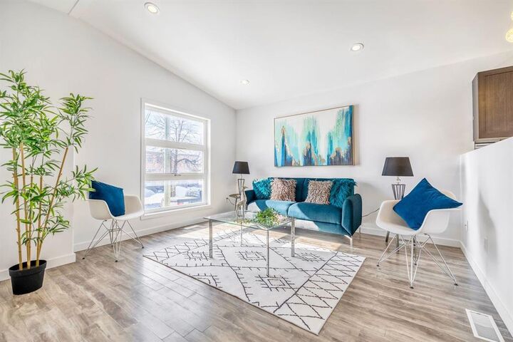 Property Photo:  639 Herbert Avenue  MB R2L 1G1 