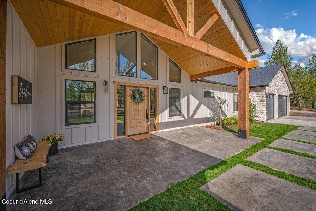 Property Photo: 1262 W Findley Ln WA 99006