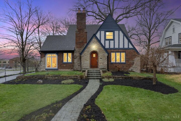 Property Photo: 5055 Anderson Place OH 45227