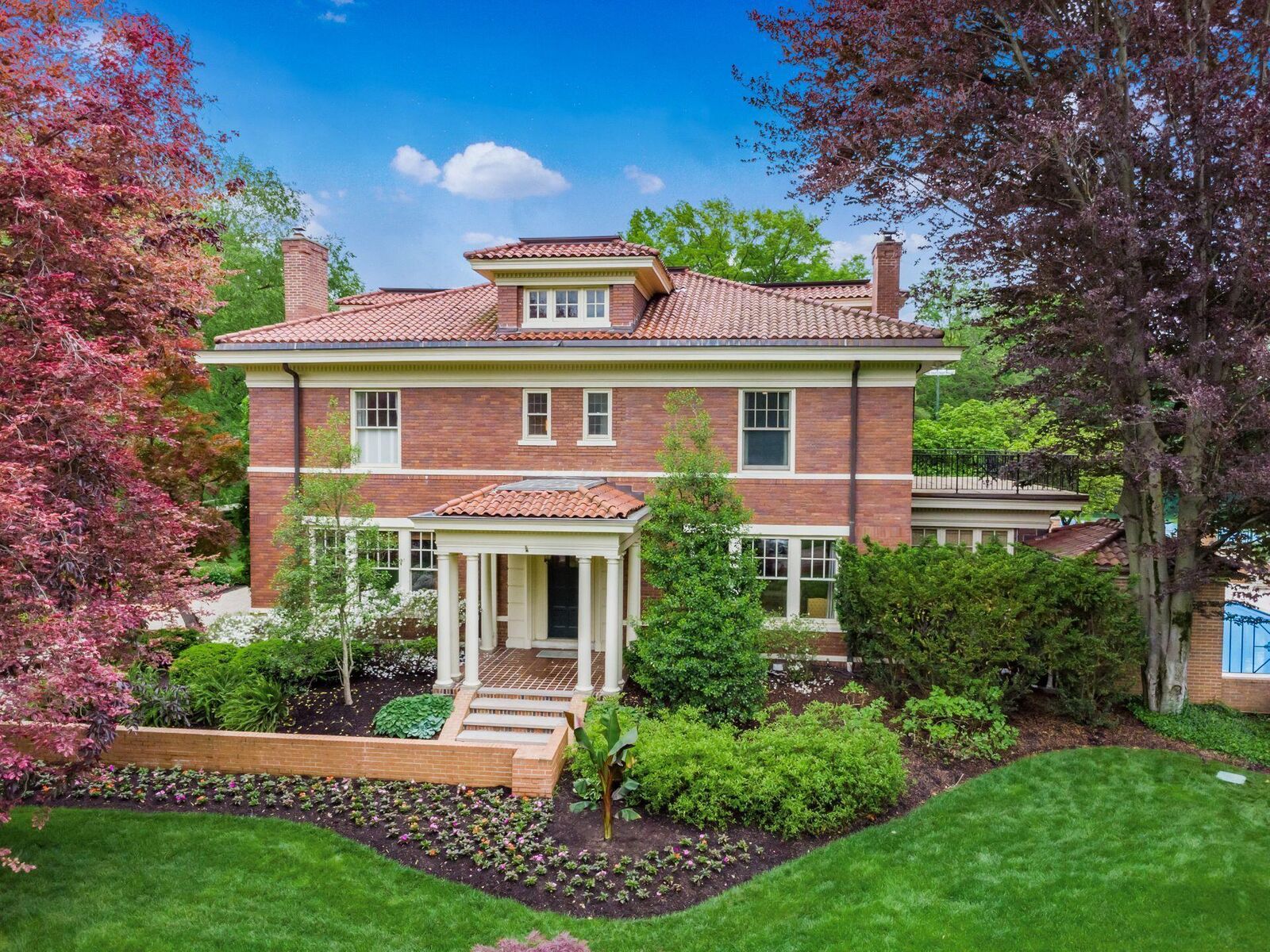 Property Photo:  140 N Parkview Avenue  OH 43209 