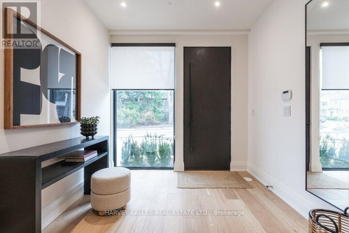 Property Photo:  36 Evergreen Gardens  ON M4G 1C5 