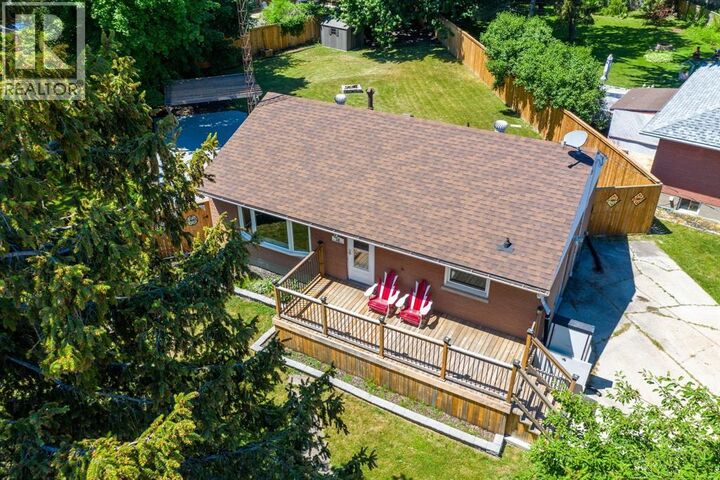 Photo de la propriété:  18 Tweedsmuir Avenue  ON N7S 2R8 