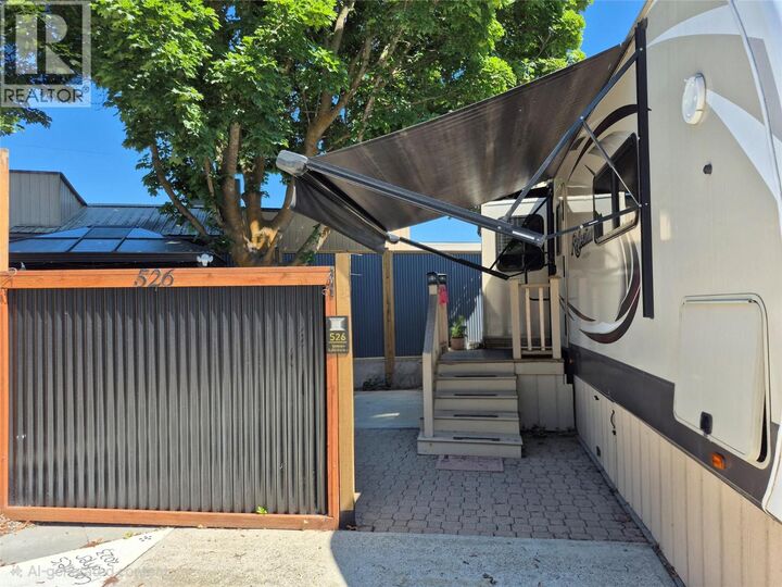 Property Photo:  415 Commonwealth Road 526  BC V4V 1P4 