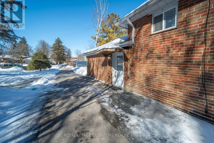 Property Photo:  21 Huron Court  ON L4G 2X7 