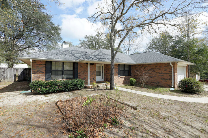 Property Photo:  1003 Quigley Drive  FL 32536 